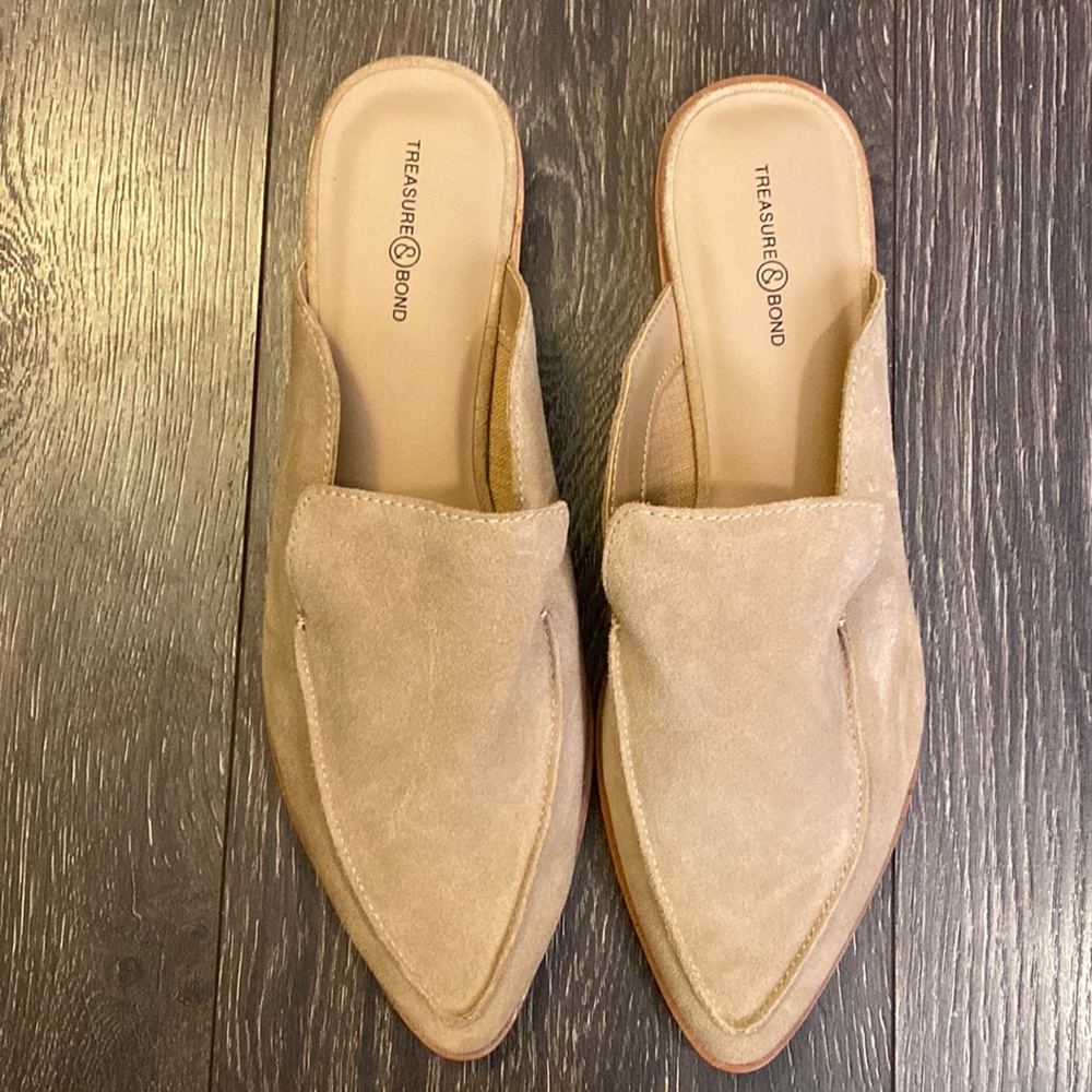 Tan mules